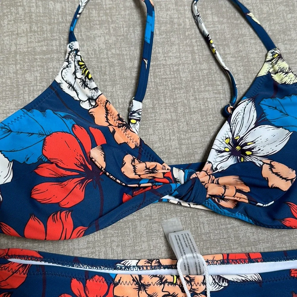 Bathing suit - Picture 3 of 4